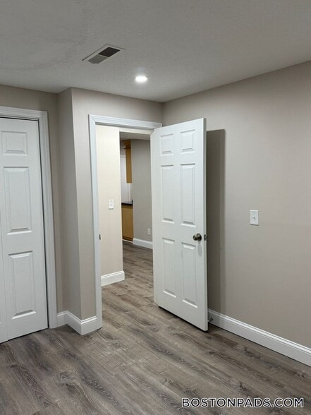 Building Photo - 19 Kenmar Dr