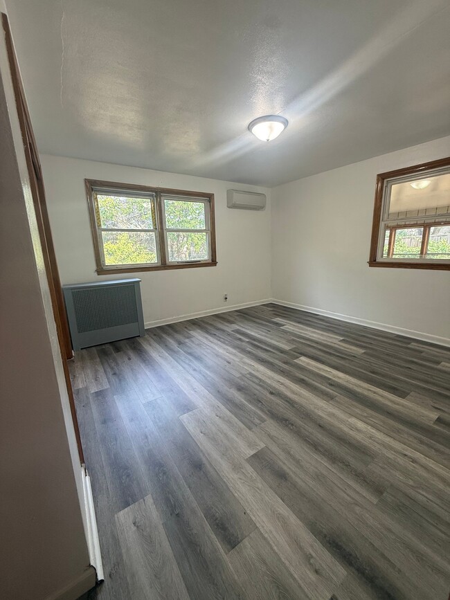 Building Photo - 657 Plum St