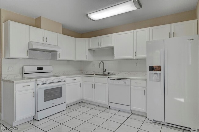 Building Photo - 6121 Edgewood Cir
