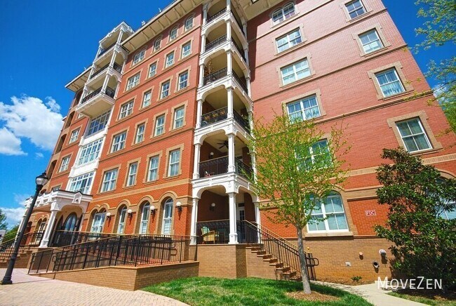 Building Photo - 710 Independence Pl