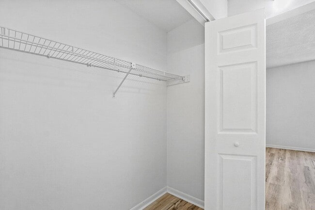 Building Photo - 723 Sunny Pine Way