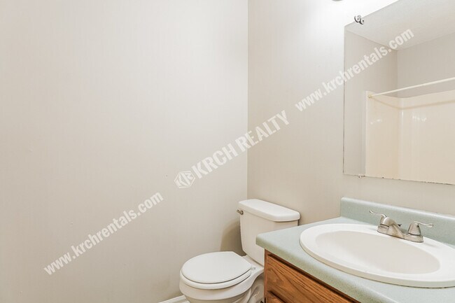 Building Photo - 3-Bed Home with Fireplace