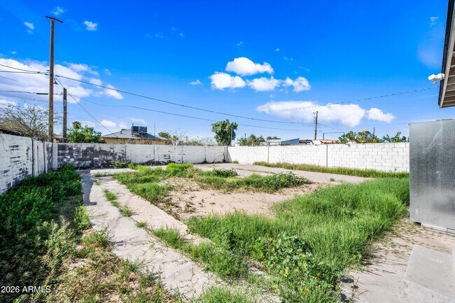 Building Photo - 330 N 15th St