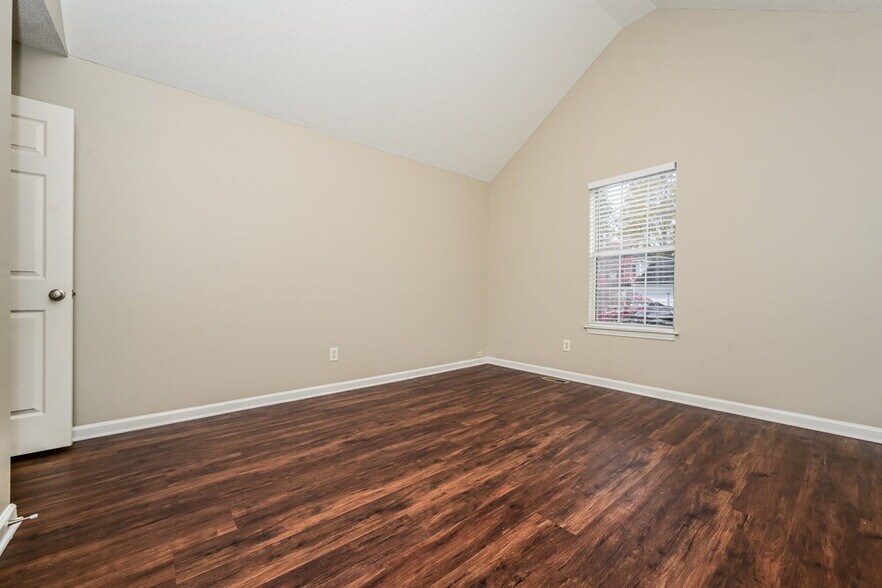 Building Photo - 2812 Oakvale Falls Dr
