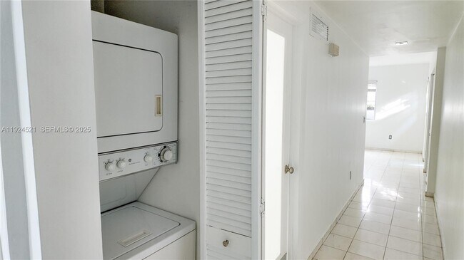 Building Photo - 328 Euclid Ave