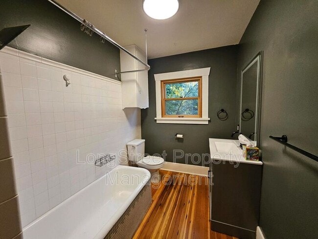 Building Photo - 636 N Shaver St