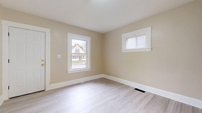 Building Photo - 3865 W 16th St