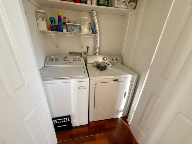 Building Photo - Eastside Home in Quiet Neighborhood