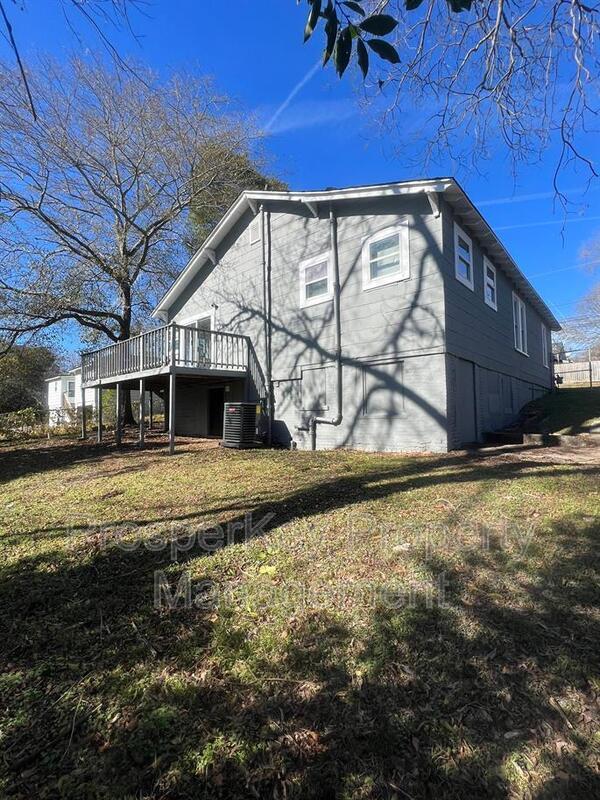 Building Photo - 1019 22nd St