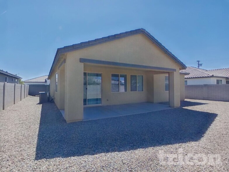 Building Photo - 2618 E Danbury Rd