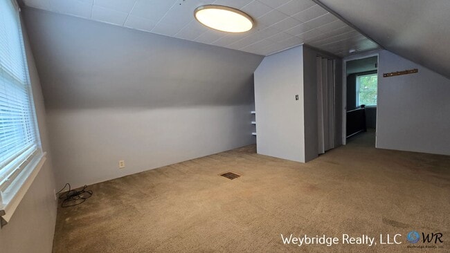 Building Photo - Conveniently Located 2 Bedroom 1 Bath Hous...