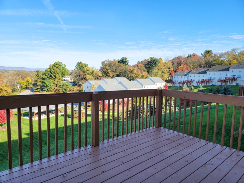 Building Photo - 749 Winding Ln