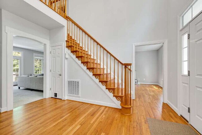 Building Photo - 4 Bedroom Home on 3.65 Acres in Moseley – Available September 22nd – $3,500/mo