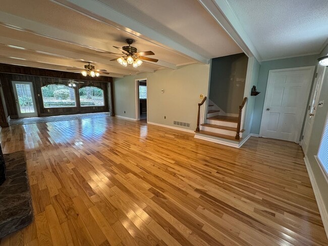 Building Photo - Large 3/2 House off Kingston Hwy- $2,195