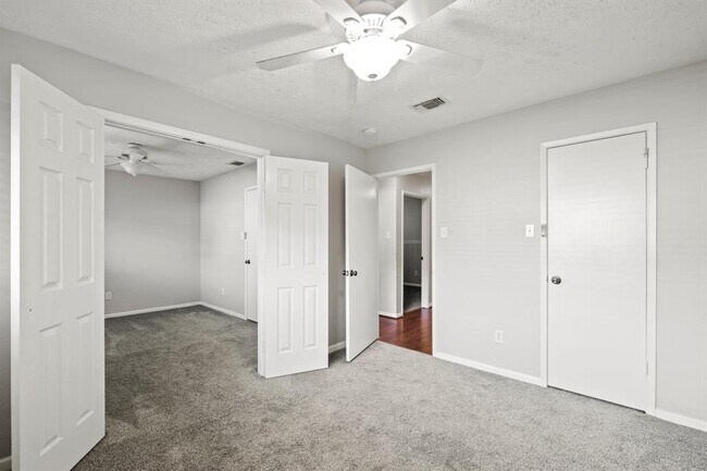 Building Photo - 2815 Edgewood Dr