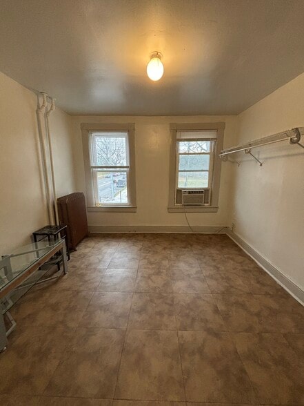 Building Photo - 645 E Orange St