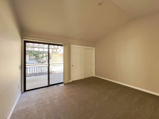Building Photo - 64 Fountain Grove Cir