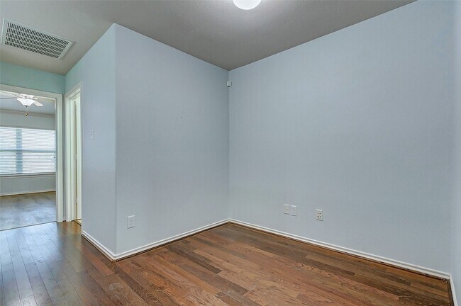 Building Photo - 6451 Calgary Woods Ln