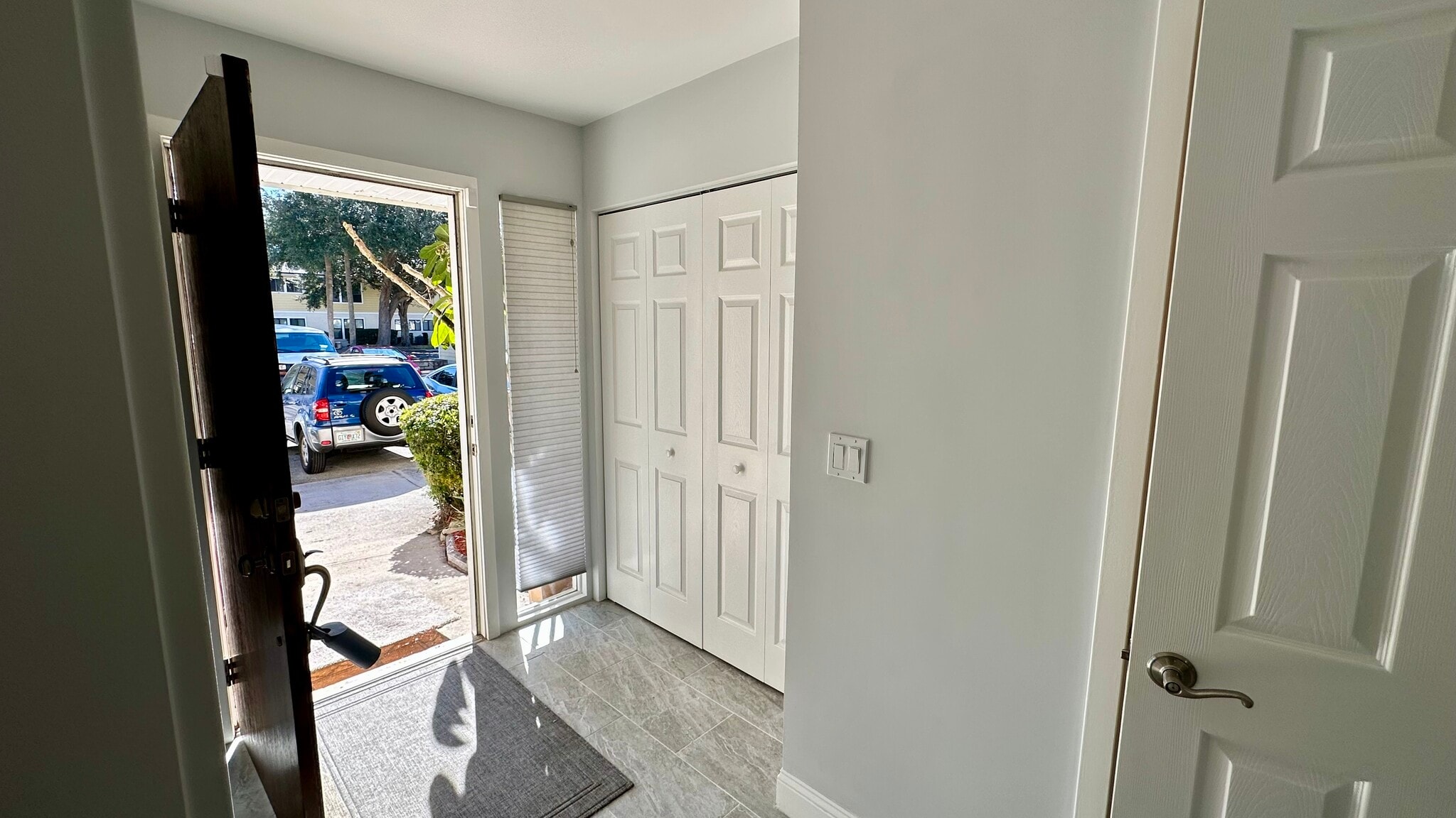 Building Photo - 7940 Los Robles Ct