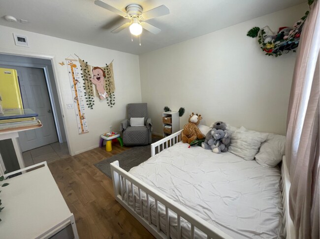 Building Photo - Large 4 Bedroom 2 bath Home in Chocolate Drop Neighborhood