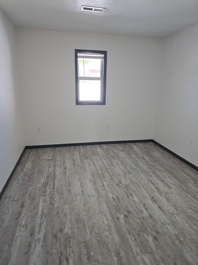 Building Photo - 2802 Maralane Ave