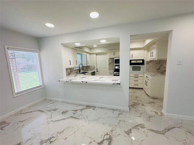 Building Photo - 7131 Carvel Ln
