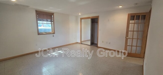 Building Photo - 120 Savage St