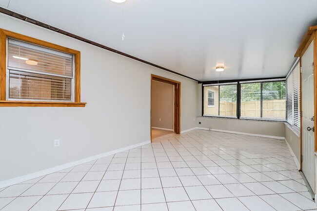 Building Photo - 10131 Hayward Rd