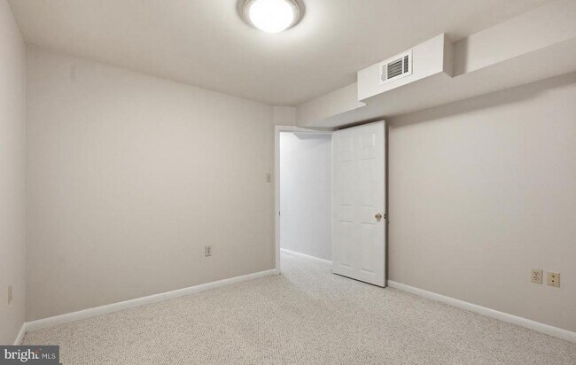 Building Photo - 362 Hamilton Dr
