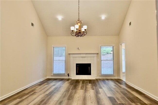 Building Photo - 911 Oakwood Dr