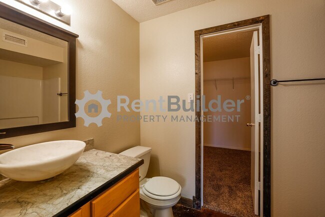 Building Photo - *** LEASE PENDING *** Please apply at your...