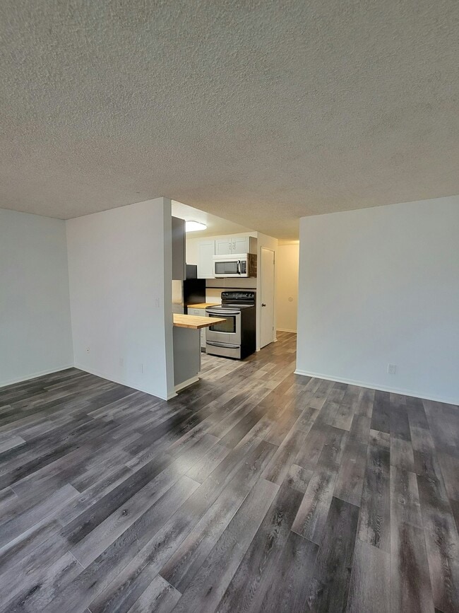 Building Photo - 318 S 174th Pl