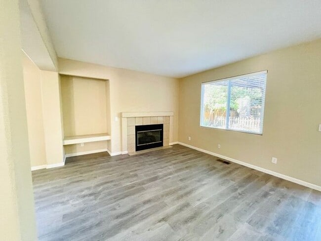 Building Photo - 3200 Fairlands Ct