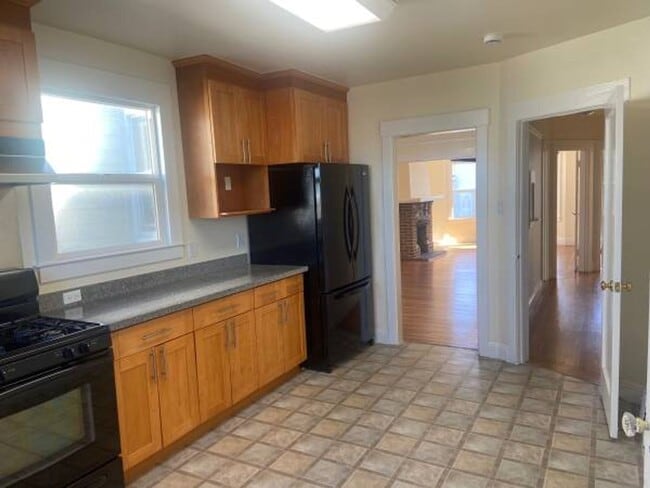 Building Photo - Lovely Exclesior Home with 2 Car Garage Pa...