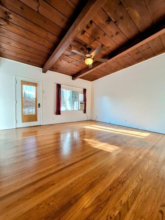 Building Photo - Cat Friendly 2bd Duplex w/Private Patio & Attached Garage