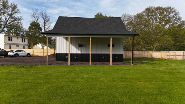 Building Photo - 6615 E Lake Rd