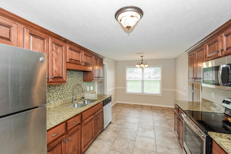 Building Photo - 144 Centerrock Dr