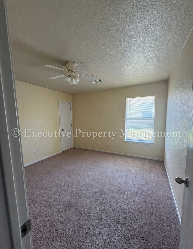 Building Photo - 208 Janelle Dr