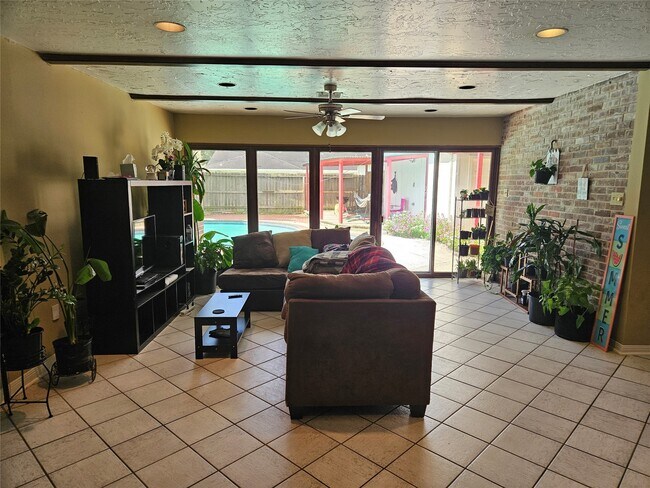 Building Photo - 9231 Stroud Dr