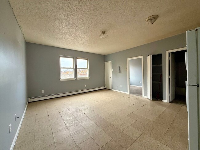 Building Photo - 132 Locust St