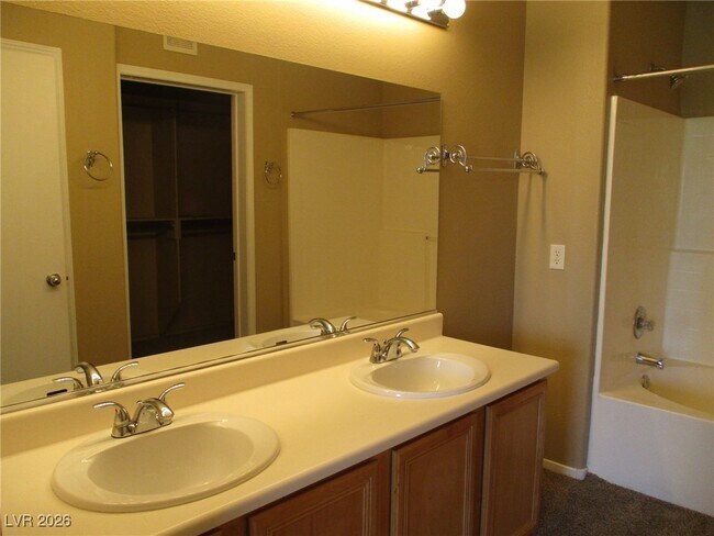 Building Photo - 1001 Domnus Ln