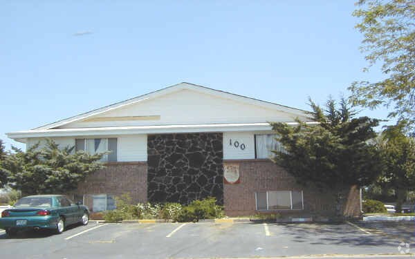 Primary Photo - Crestview Apartments