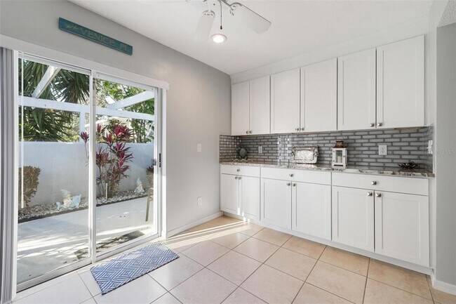 Building Photo - 276 Cerromar Way S