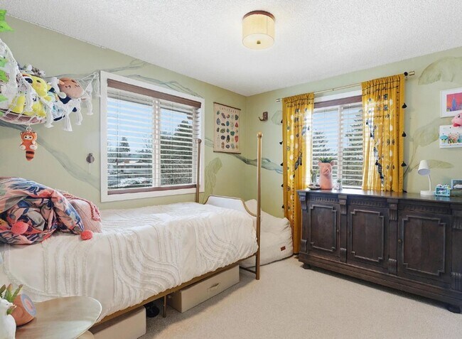 Building Photo - Beautiful 3 Bed 3 Bath located on Military Hill!