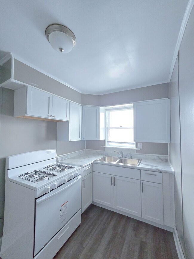 Primary Photo - 216 E Madison St