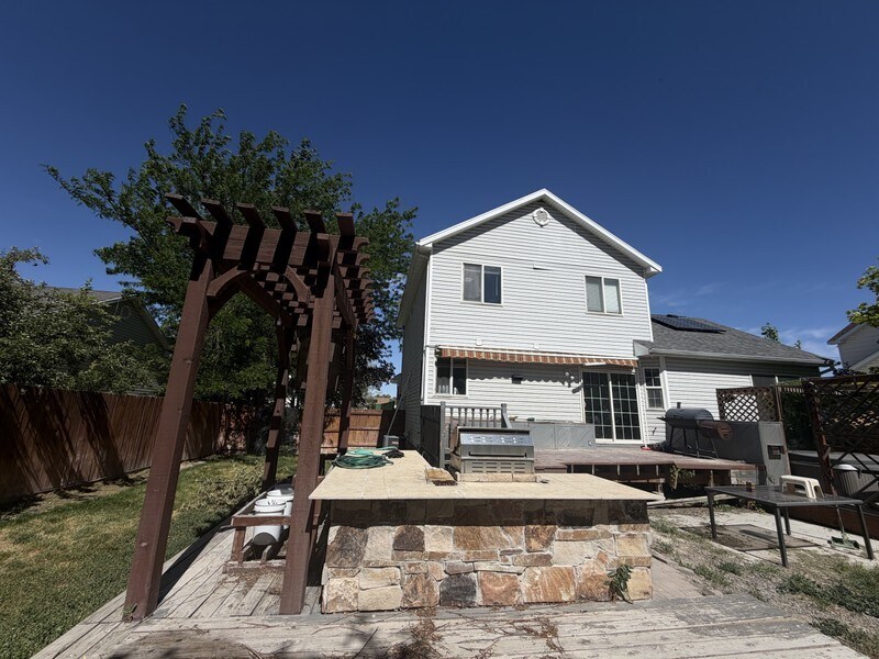 Building Photo - 704 Country Club Dr