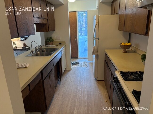 Building Photo - 1844 Zanzibar Ln N