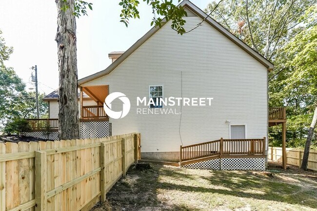 Building Photo - 3 Bedroom Pet-Friendly Home in Nashville, TN with Main Street Renewal
