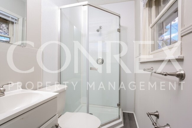 Building Photo - Beautiful 3 bed, 2 bath