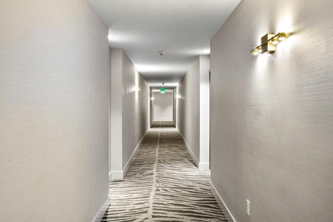 Building Photo - 7910 Harbor Island Dr